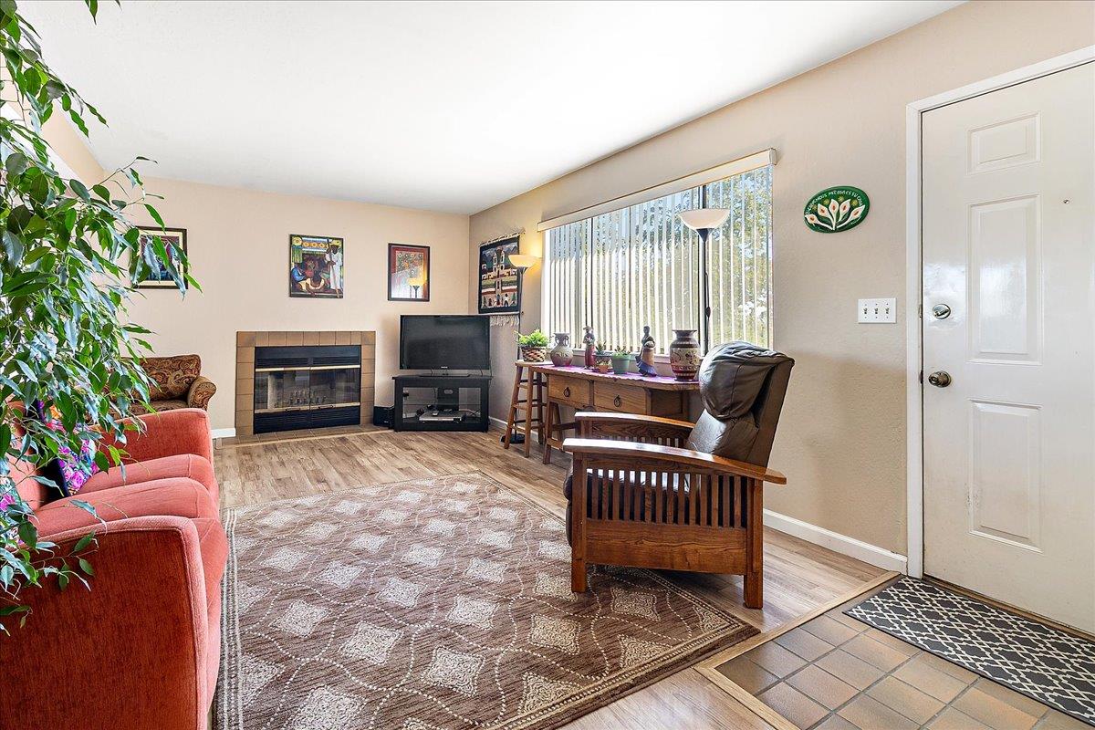 Detail Gallery Image 6 of 25 For 201 Silver Leaf Dr a,  Watsonville,  CA 95076 - 2 Beds | 1/1 Baths