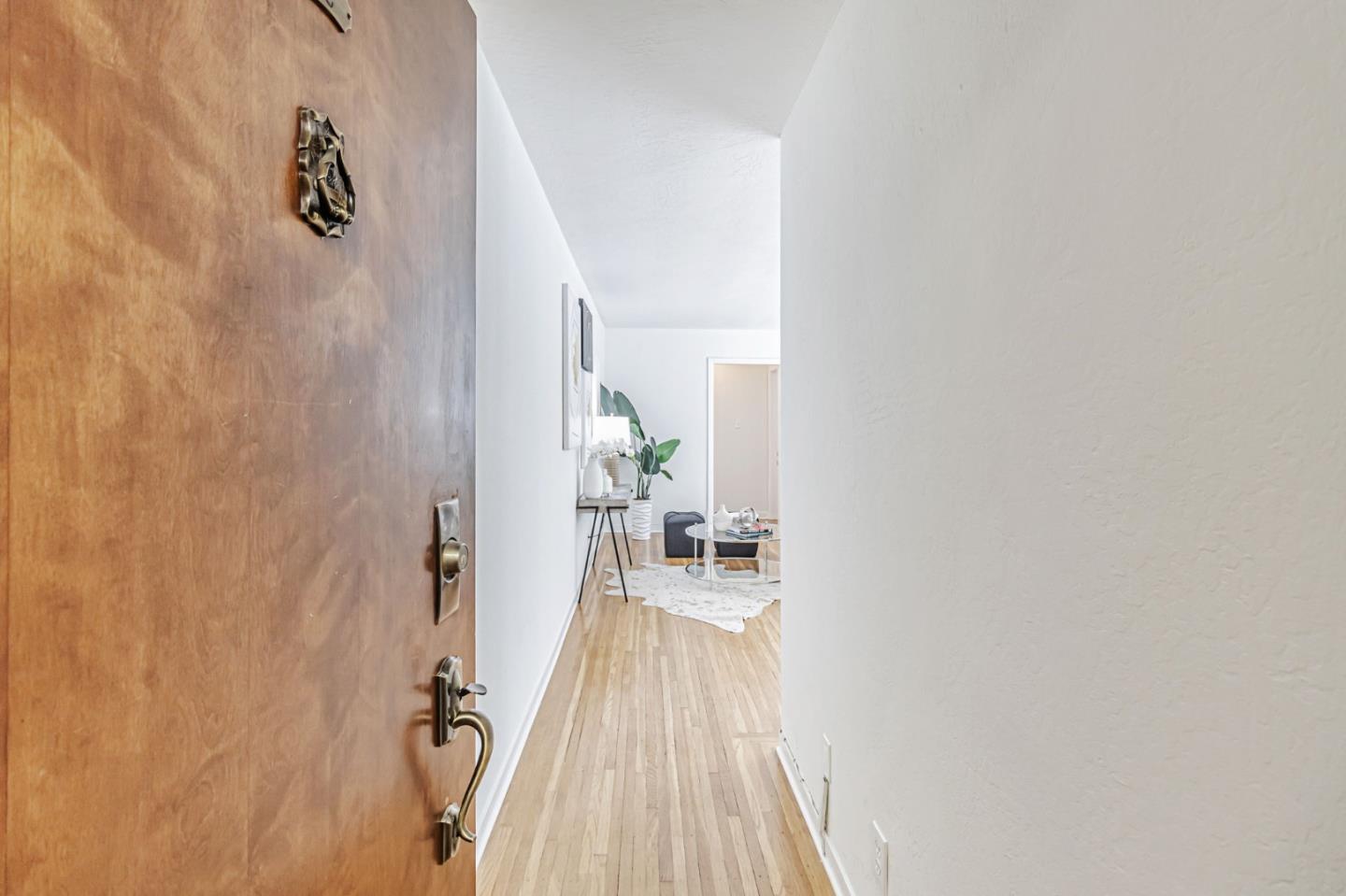 Detail Gallery Image 3 of 27 For 177 N El Camino Real #2,  San Mateo,  CA 94401 - 1 Beds | 1 Baths