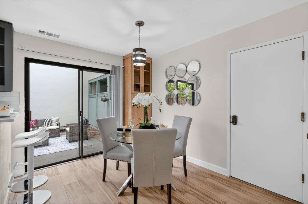 Detail Gallery Image 10 of 38 For 34771 Tuxedo Cmn, Fremont,  CA 94555 - 2 Beds | 1/1 Baths