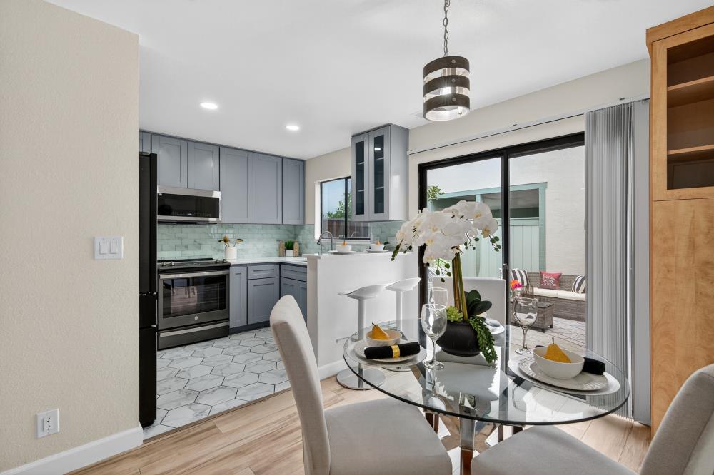 Detail Gallery Image 11 of 38 For 34771 Tuxedo Cmn, Fremont,  CA 94555 - 2 Beds | 1/1 Baths