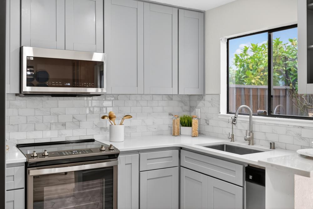 Detail Gallery Image 12 of 38 For 34771 Tuxedo Cmn, Fremont,  CA 94555 - 2 Beds | 1/1 Baths