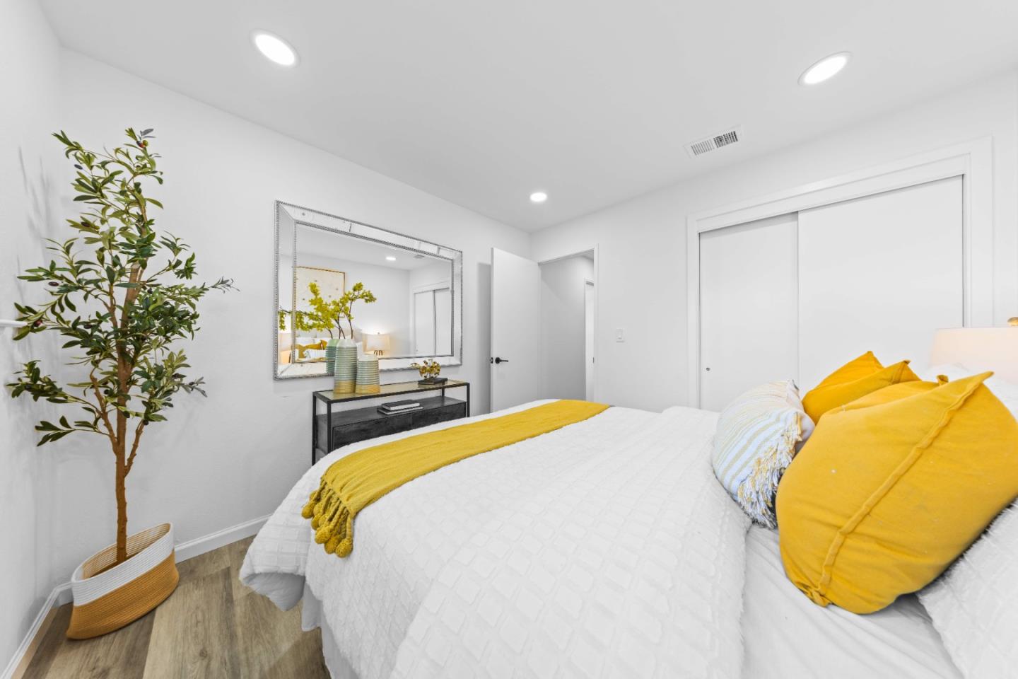 Detail Gallery Image 14 of 34 For 491 Hollyberry Ct, San Jose,  CA 95129 - 3 Beds | 1/1 Baths