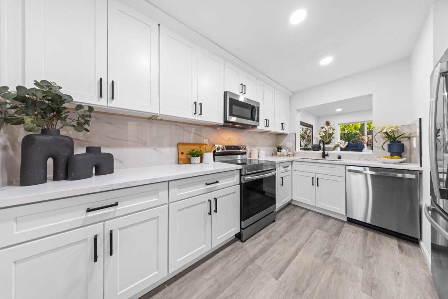 Detail Gallery Image 8 of 34 For 491 Hollyberry Ct, San Jose,  CA 95129 - 3 Beds | 1/1 Baths