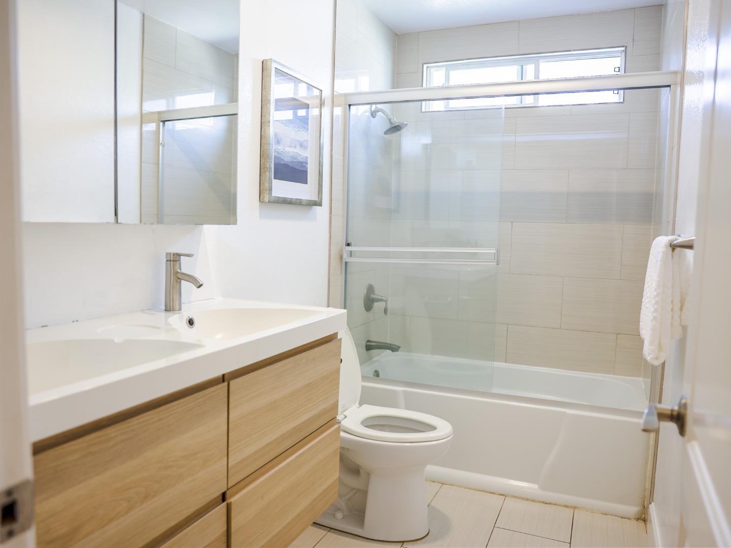 Detail Gallery Image 15 of 24 For 27941 Emerson Ave, Hayward,  CA 94545 - 3 Beds | 2 Baths