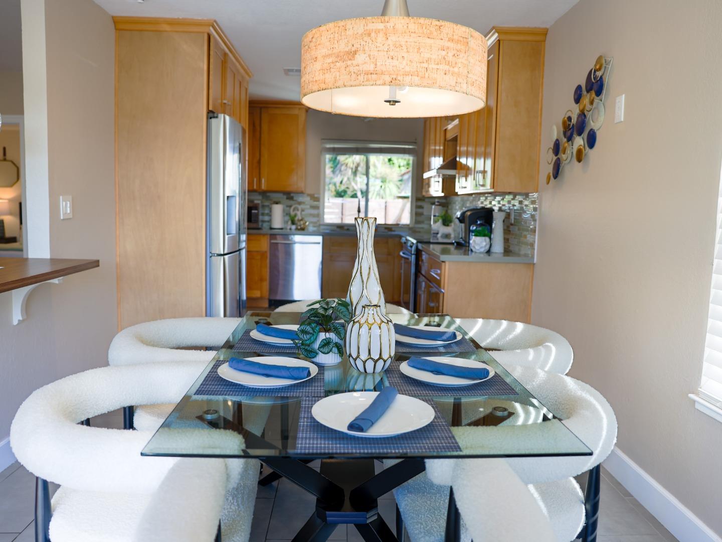 Detail Gallery Image 5 of 24 For 27941 Emerson Ave, Hayward,  CA 94545 - 3 Beds | 2 Baths