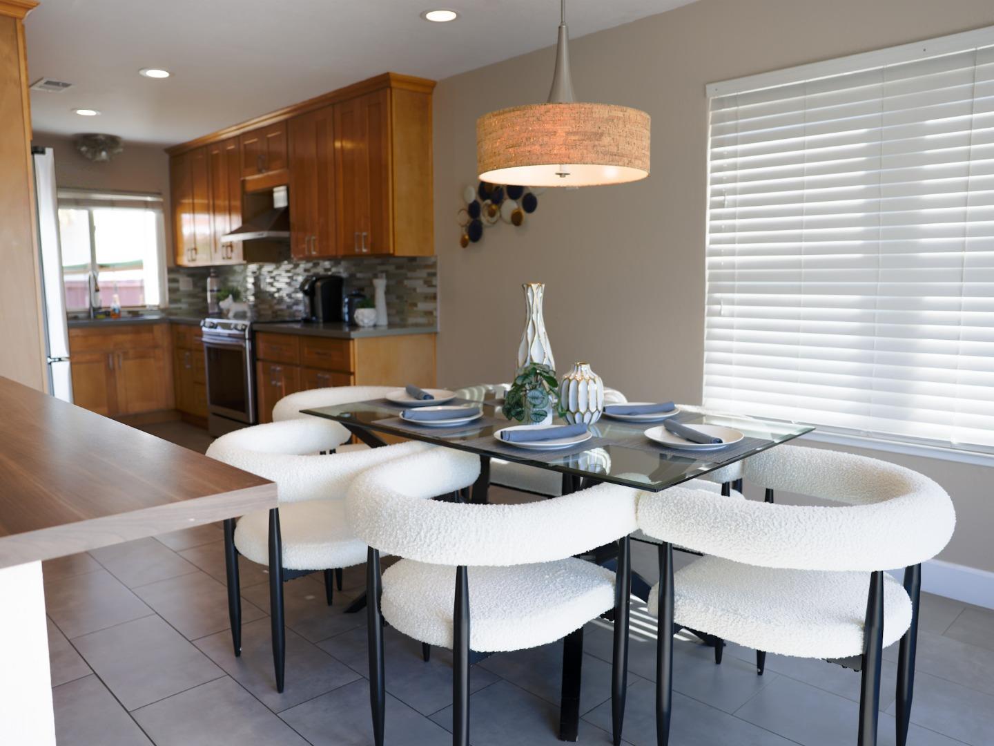 Detail Gallery Image 6 of 24 For 27941 Emerson Ave, Hayward,  CA 94545 - 3 Beds | 2 Baths