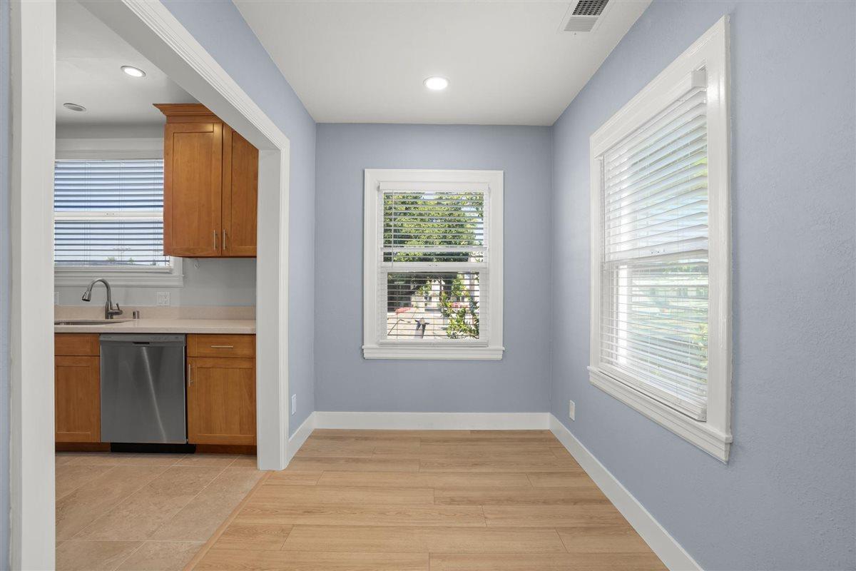 Detail Gallery Image 13 of 41 For 315 Grand Blvd, San Mateo,  CA 94401 - – Beds | – Baths