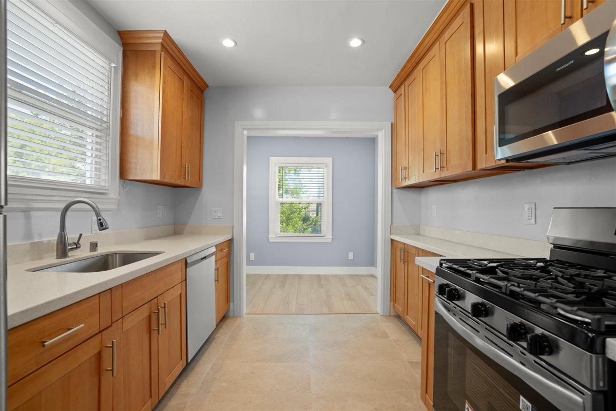 Detail Gallery Image 22 of 41 For 315 Grand Blvd, San Mateo,  CA 94401 - – Beds | – Baths