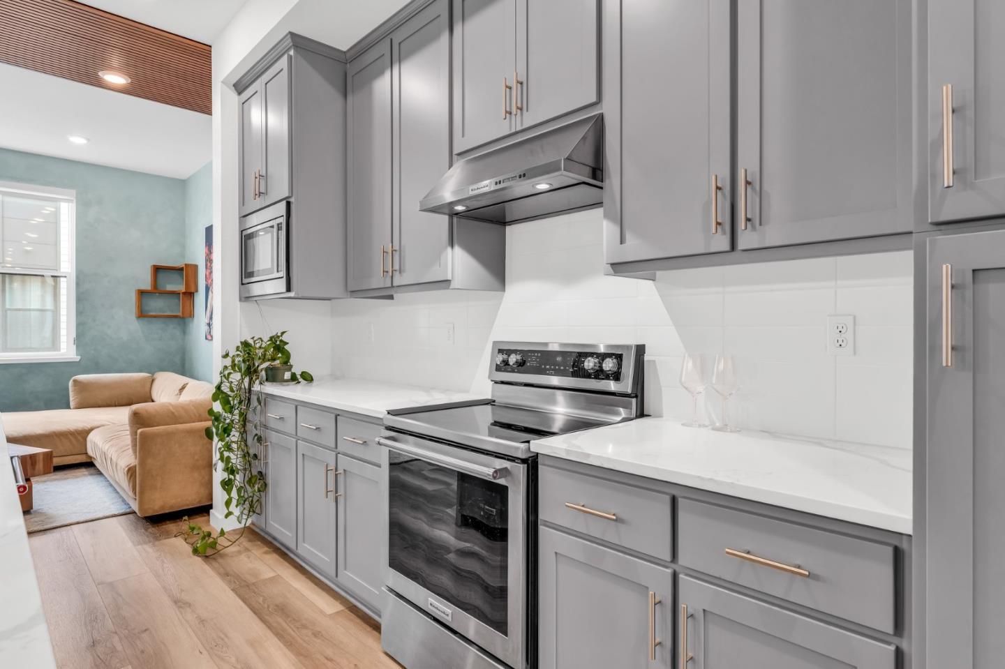Detail Gallery Image 12 of 39 For 133 Waters Park Cir, San Mateo,  CA 94403 - 2 Beds | 2/1 Baths