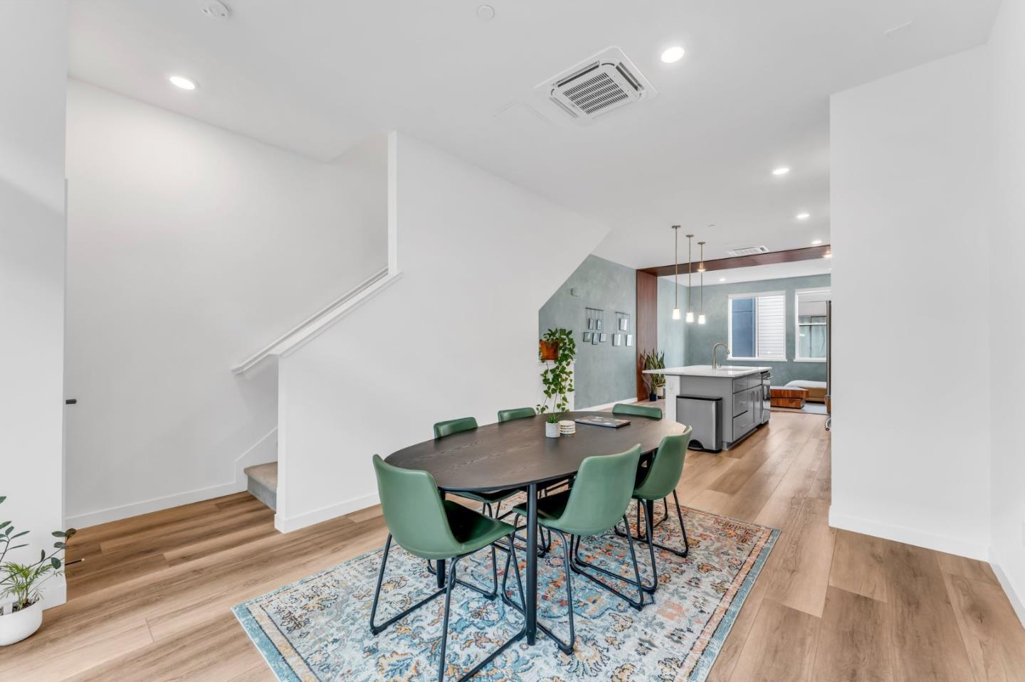 Detail Gallery Image 14 of 39 For 133 Waters Park Cir, San Mateo,  CA 94403 - 2 Beds | 2/1 Baths