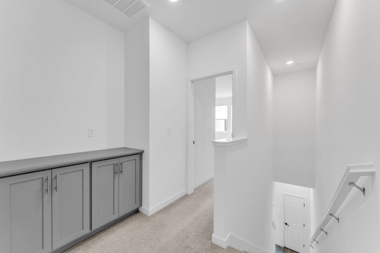 Detail Gallery Image 17 of 39 For 133 Waters Park Cir, San Mateo,  CA 94403 - 2 Beds | 2/1 Baths