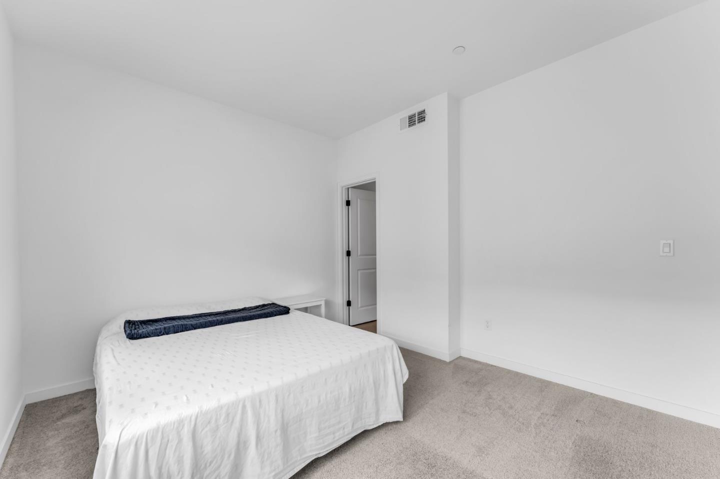Detail Gallery Image 19 of 39 For 133 Waters Park Cir, San Mateo,  CA 94403 - 2 Beds | 2/1 Baths