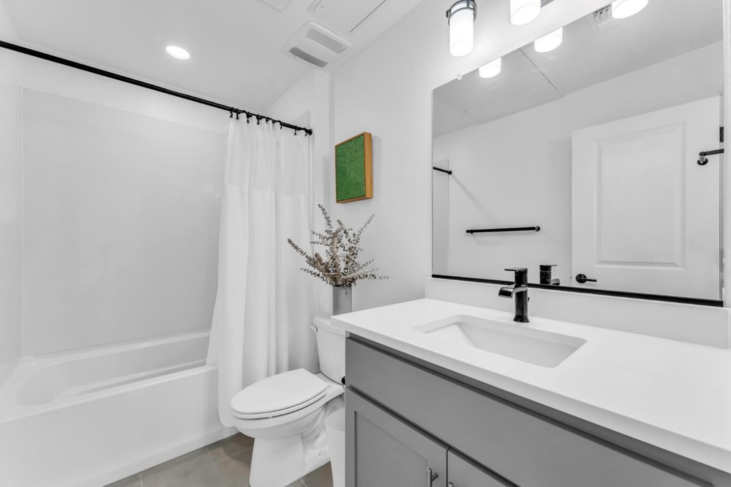Detail Gallery Image 21 of 39 For 133 Waters Park Cir, San Mateo,  CA 94403 - 2 Beds | 2/1 Baths