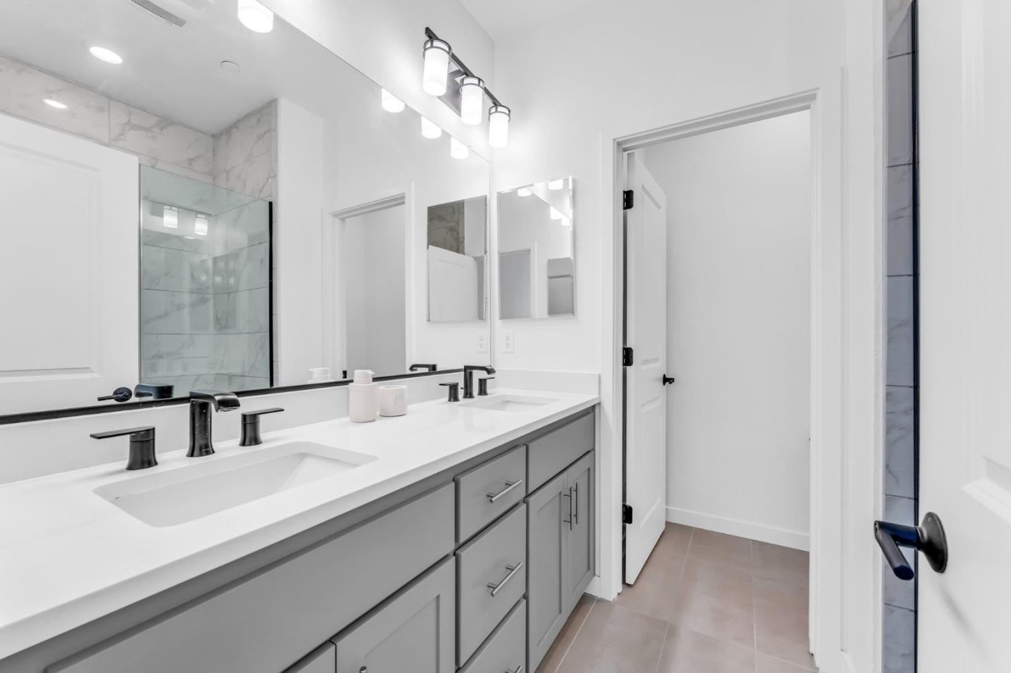 Detail Gallery Image 24 of 39 For 133 Waters Park Cir, San Mateo,  CA 94403 - 2 Beds | 2/1 Baths