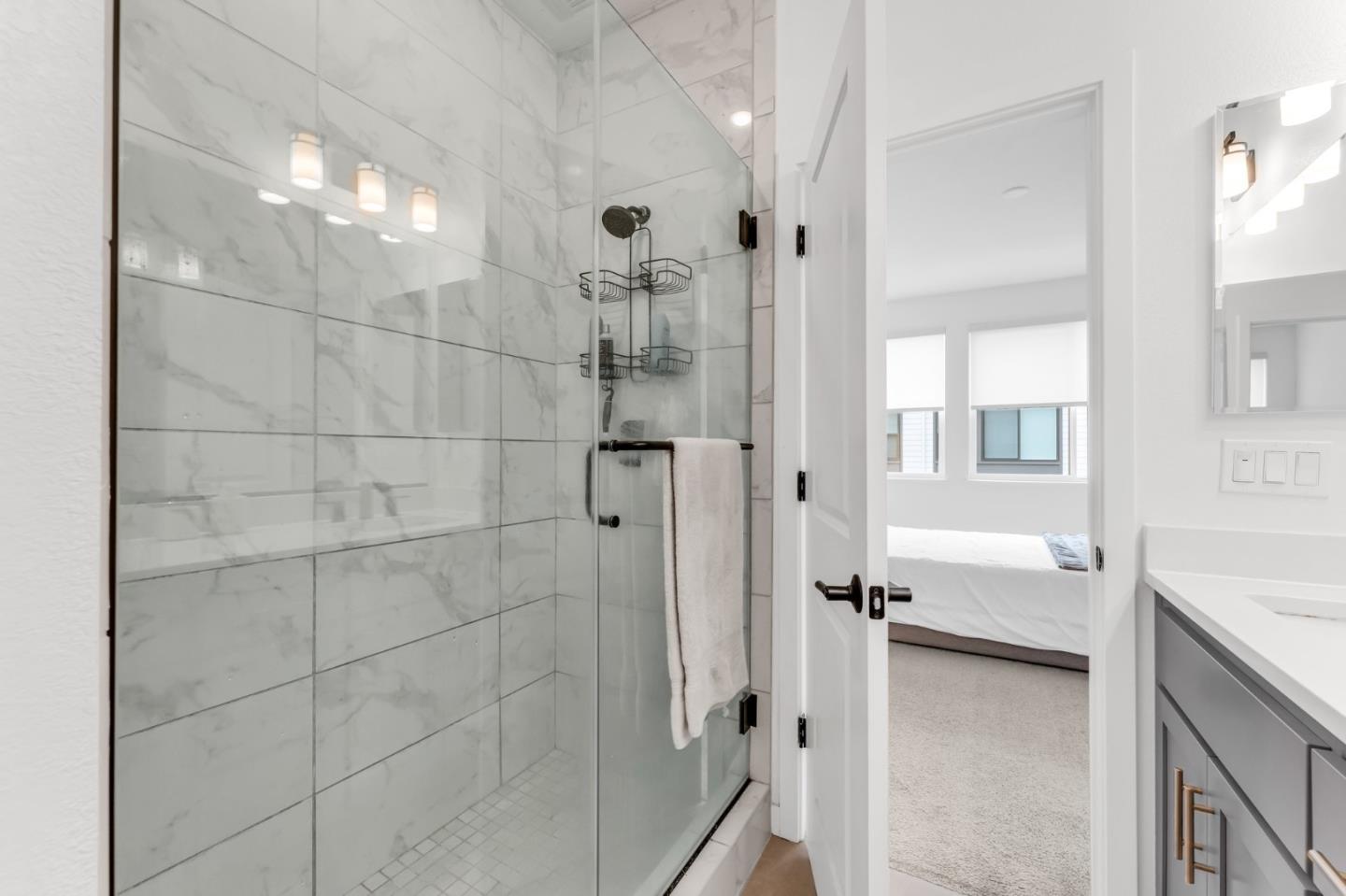 Detail Gallery Image 25 of 39 For 133 Waters Park Cir, San Mateo,  CA 94403 - 2 Beds | 2/1 Baths