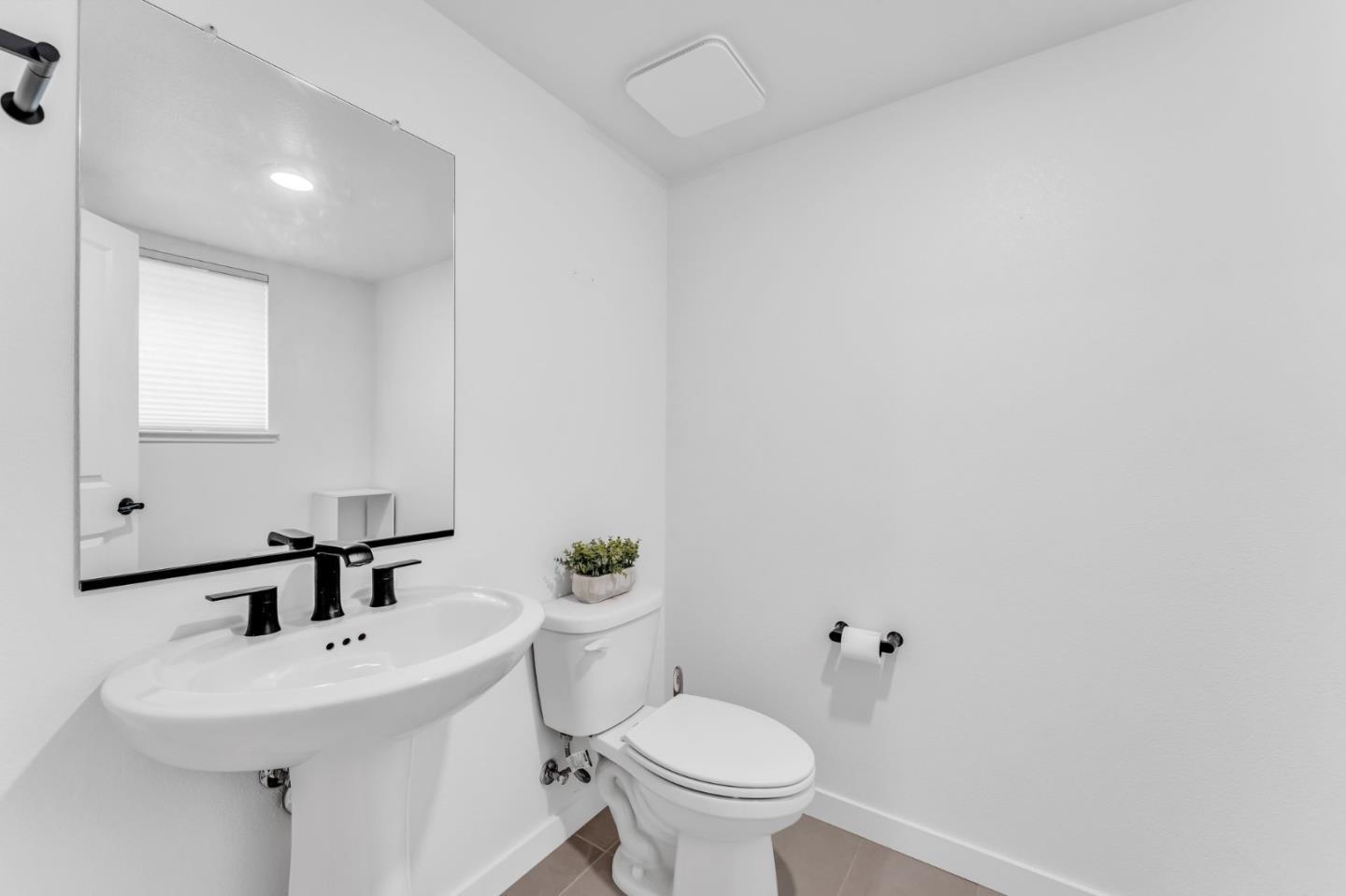 Detail Gallery Image 26 of 39 For 133 Waters Park Cir, San Mateo,  CA 94403 - 2 Beds | 2/1 Baths