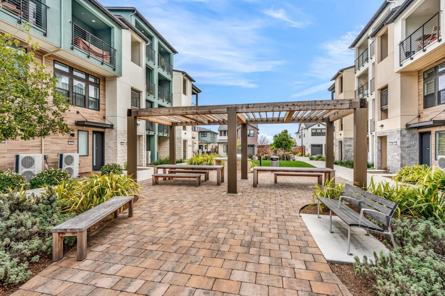Detail Gallery Image 37 of 39 For 133 Waters Park Cir, San Mateo,  CA 94403 - 2 Beds | 2/1 Baths