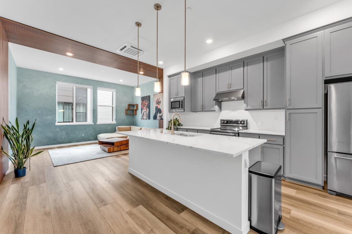 Detail Gallery Image 7 of 39 For 133 Waters Park Cir, San Mateo,  CA 94403 - 2 Beds | 2/1 Baths