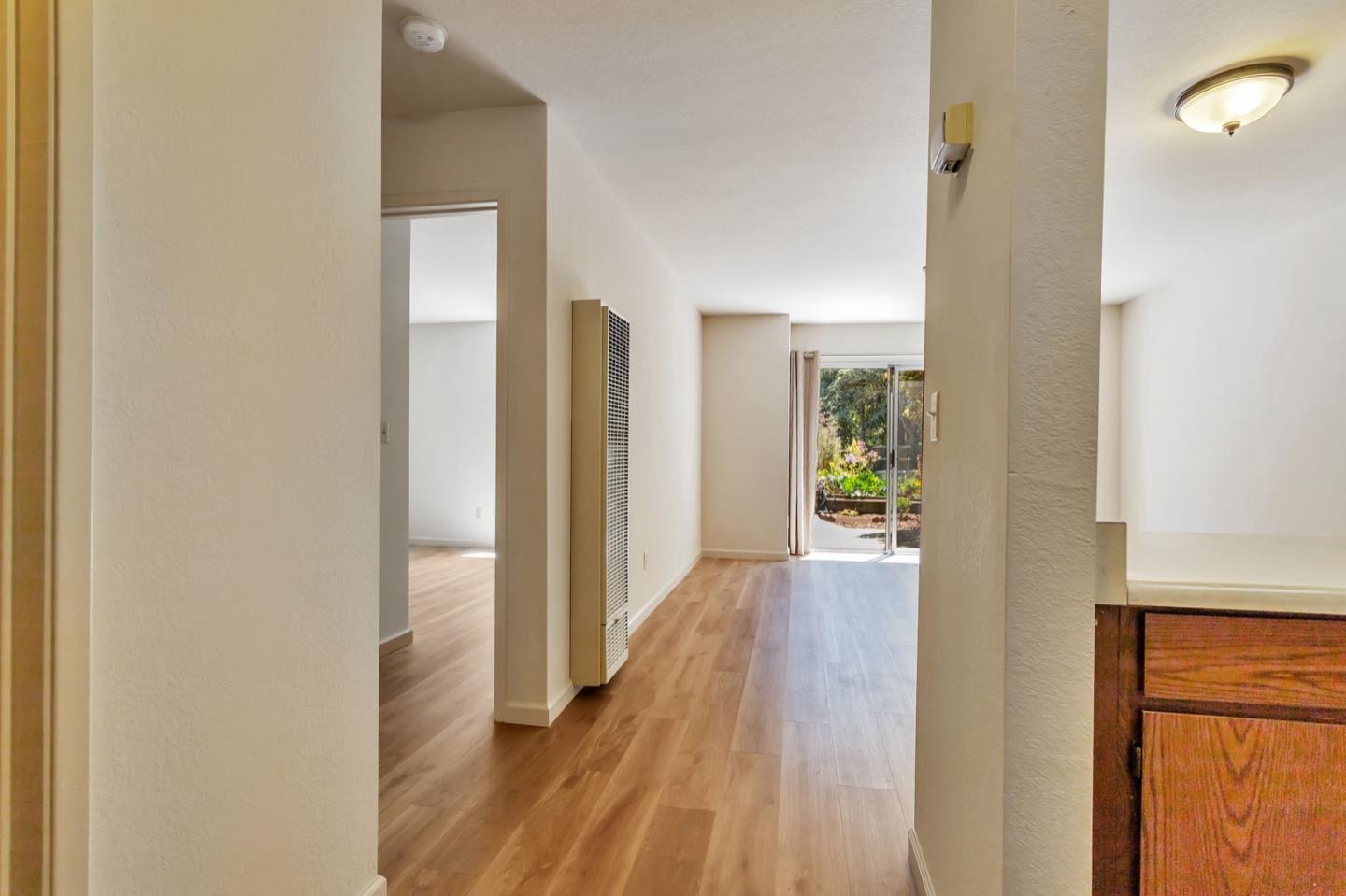 Detail Gallery Image 3 of 14 For 120 Vista Prieta Ct, Santa Cruz,  CA 95062 - 1 Beds | 1 Baths