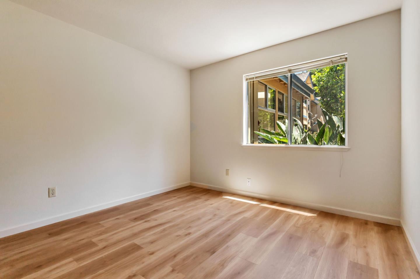 Detail Gallery Image 7 of 14 For 120 Vista Prieta Ct, Santa Cruz,  CA 95062 - 1 Beds | 1 Baths