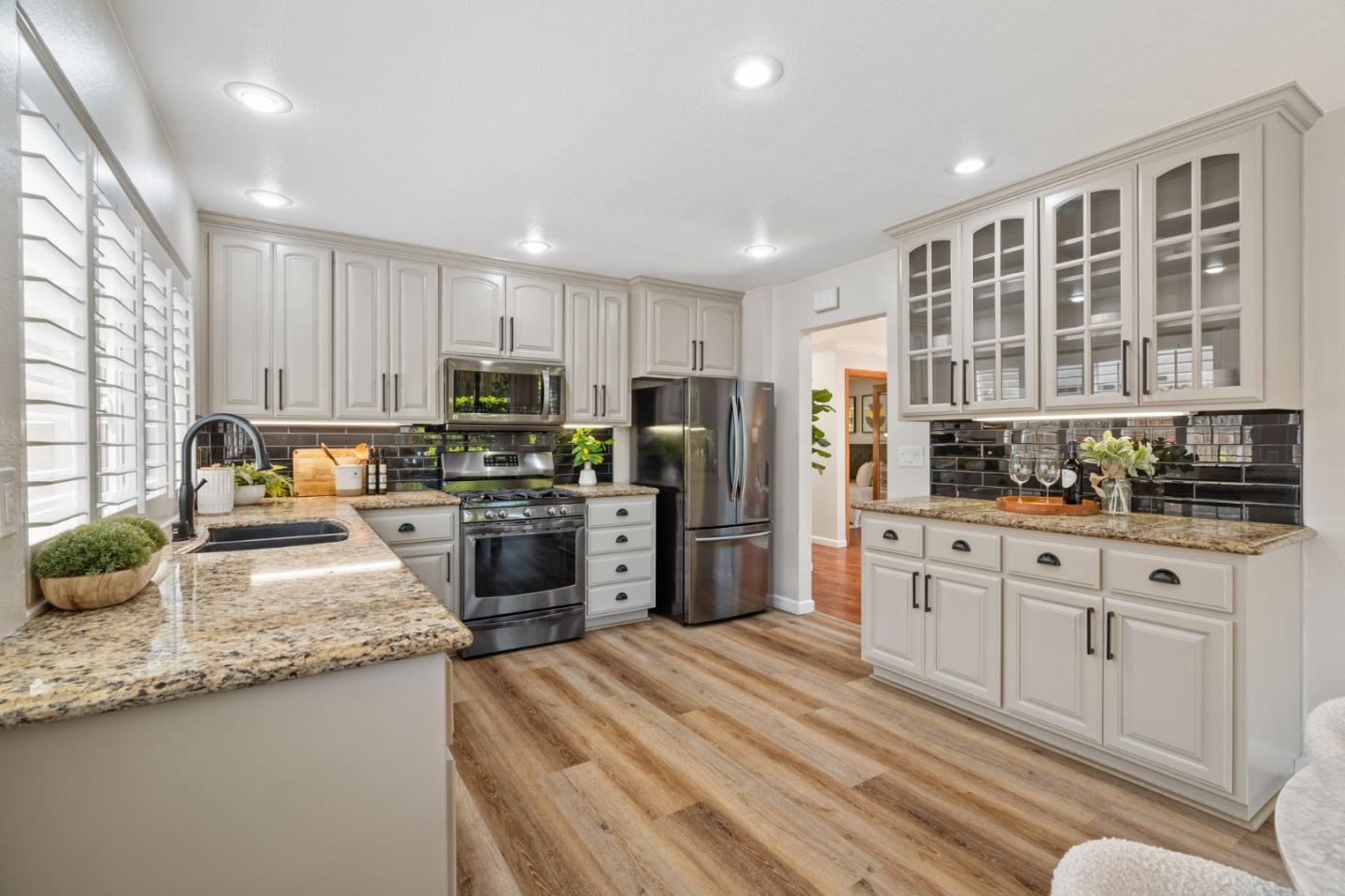 Detail Gallery Image 11 of 46 For 6230 Mahan Dr, San Jose,  CA 95123 - 3 Beds | 2 Baths