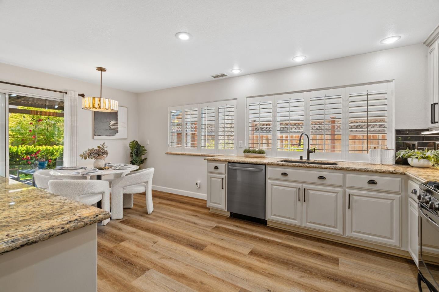 Detail Gallery Image 13 of 46 For 6230 Mahan Dr, San Jose,  CA 95123 - 3 Beds | 2 Baths