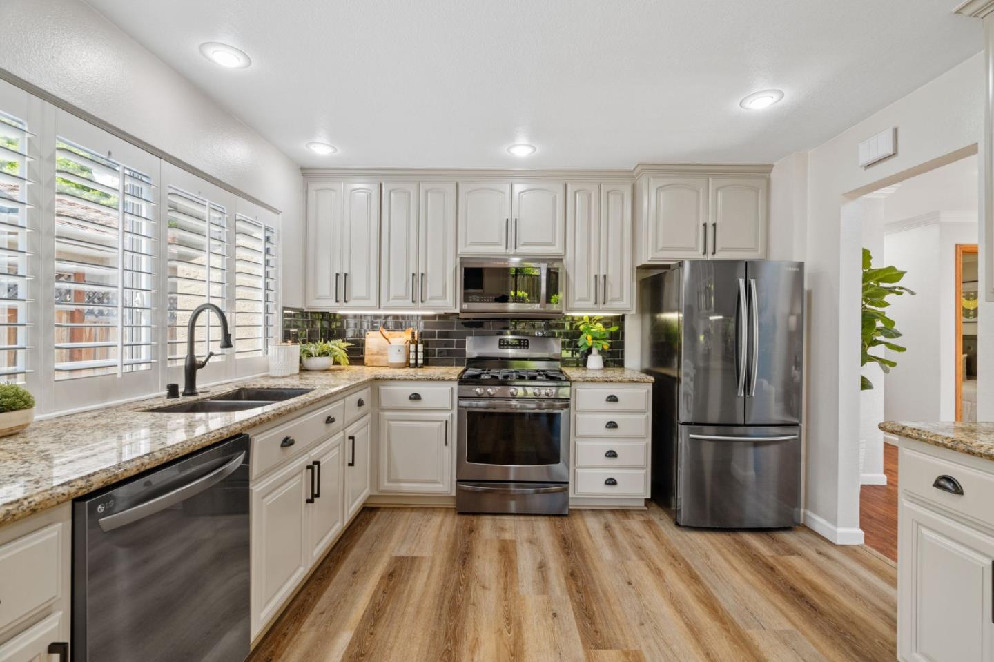 Detail Gallery Image 14 of 46 For 6230 Mahan Dr, San Jose,  CA 95123 - 3 Beds | 2 Baths