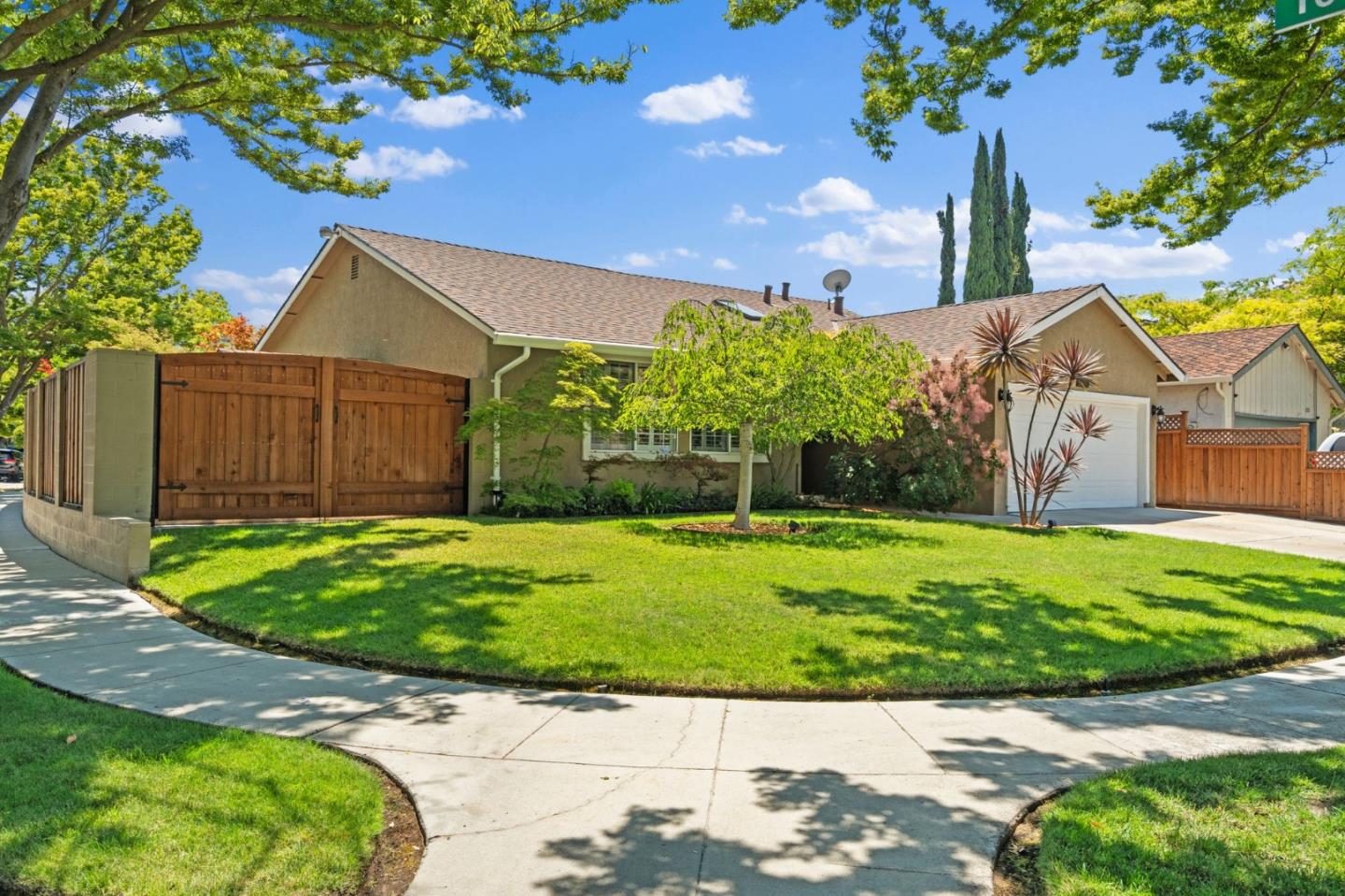 Detail Gallery Image 2 of 46 For 6230 Mahan Dr, San Jose,  CA 95123 - 3 Beds | 2 Baths
