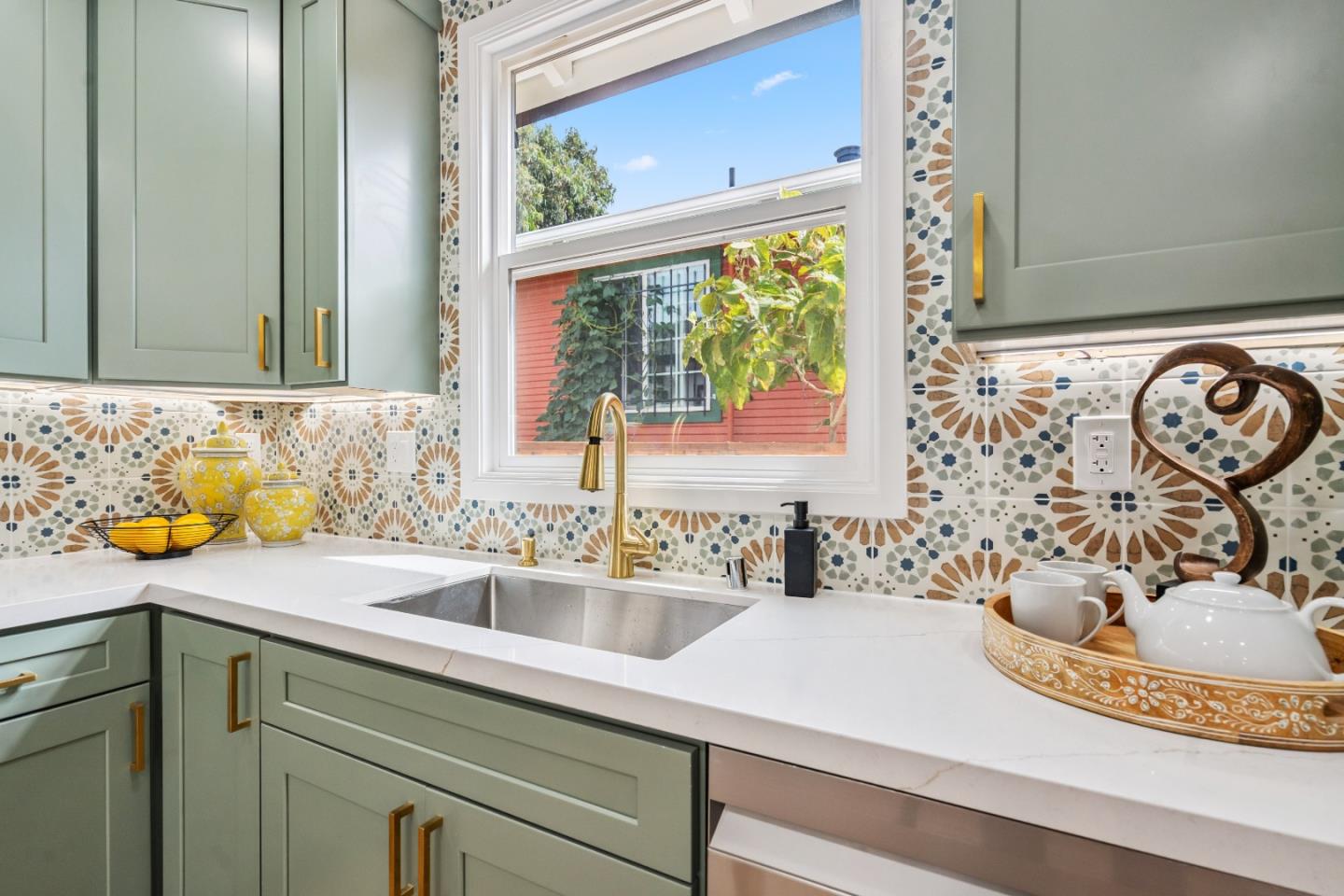 Detail Gallery Image 10 of 22 For 2761 75th Ave, Oakland,  CA 94605 - 2 Beds | 1 Baths