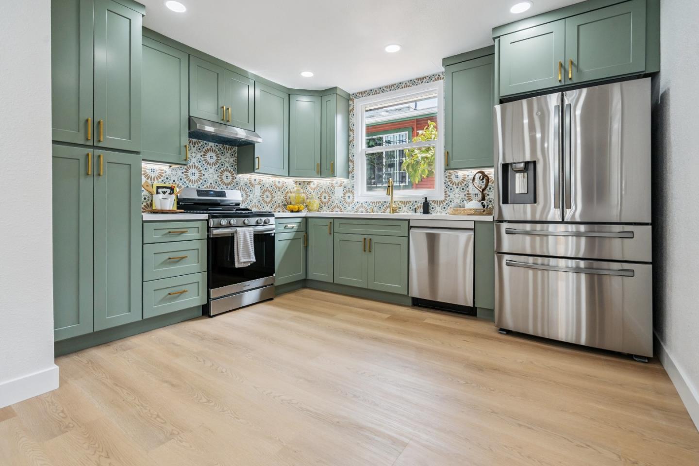 Detail Gallery Image 11 of 22 For 2761 75th Ave, Oakland,  CA 94605 - 2 Beds | 1 Baths