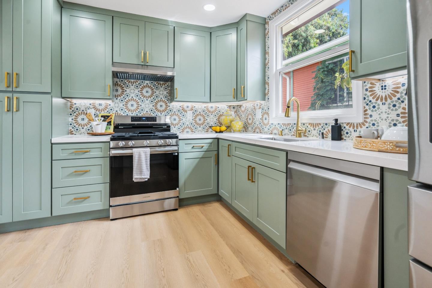 Detail Gallery Image 12 of 22 For 2761 75th Ave, Oakland,  CA 94605 - 2 Beds | 1 Baths