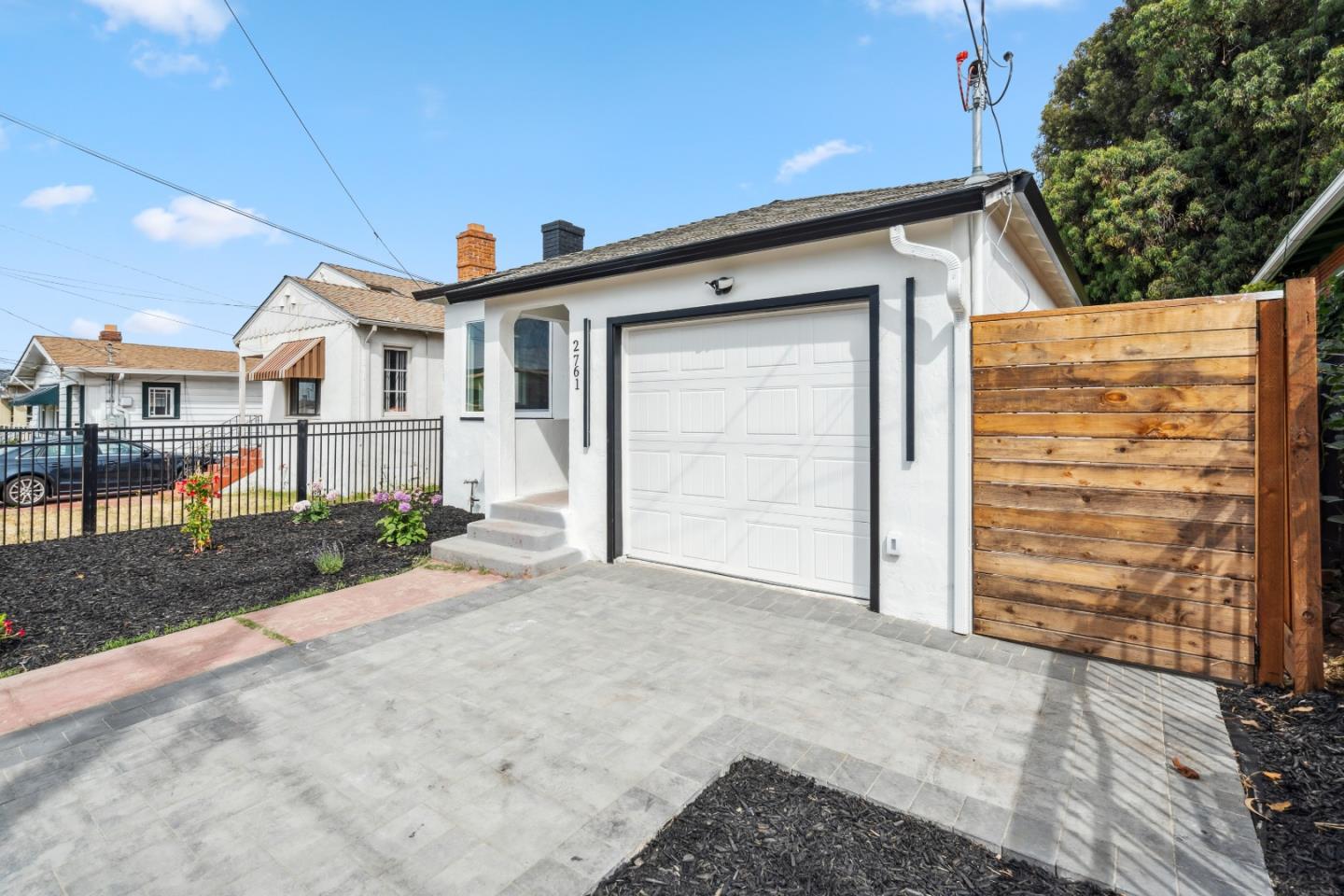 Detail Gallery Image 3 of 22 For 2761 75th Ave, Oakland,  CA 94605 - 2 Beds | 1 Baths