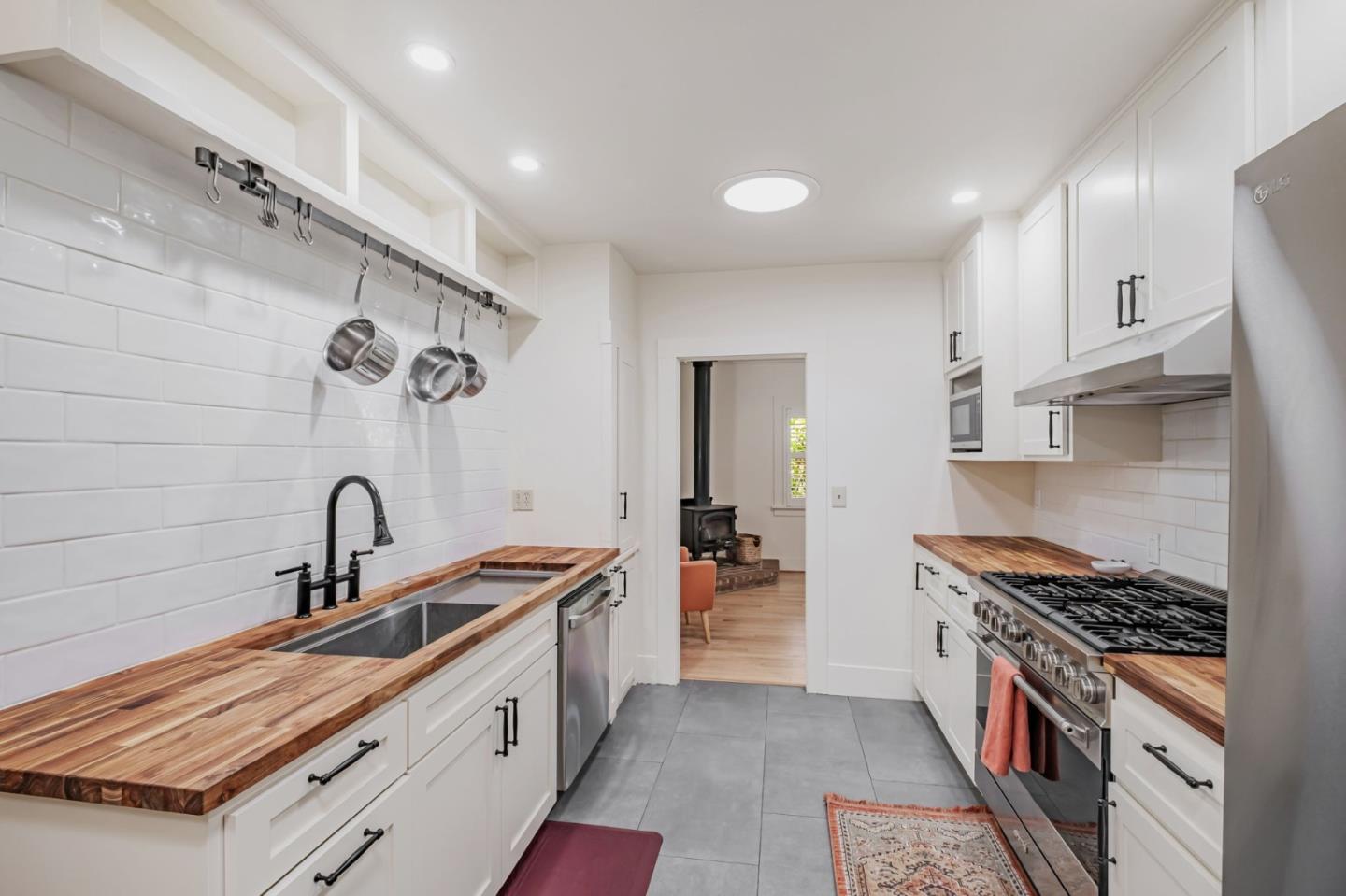 Detail Gallery Image 19 of 46 For 712 California St, Santa Cruz,  CA 95060 - 3 Beds | 2 Baths