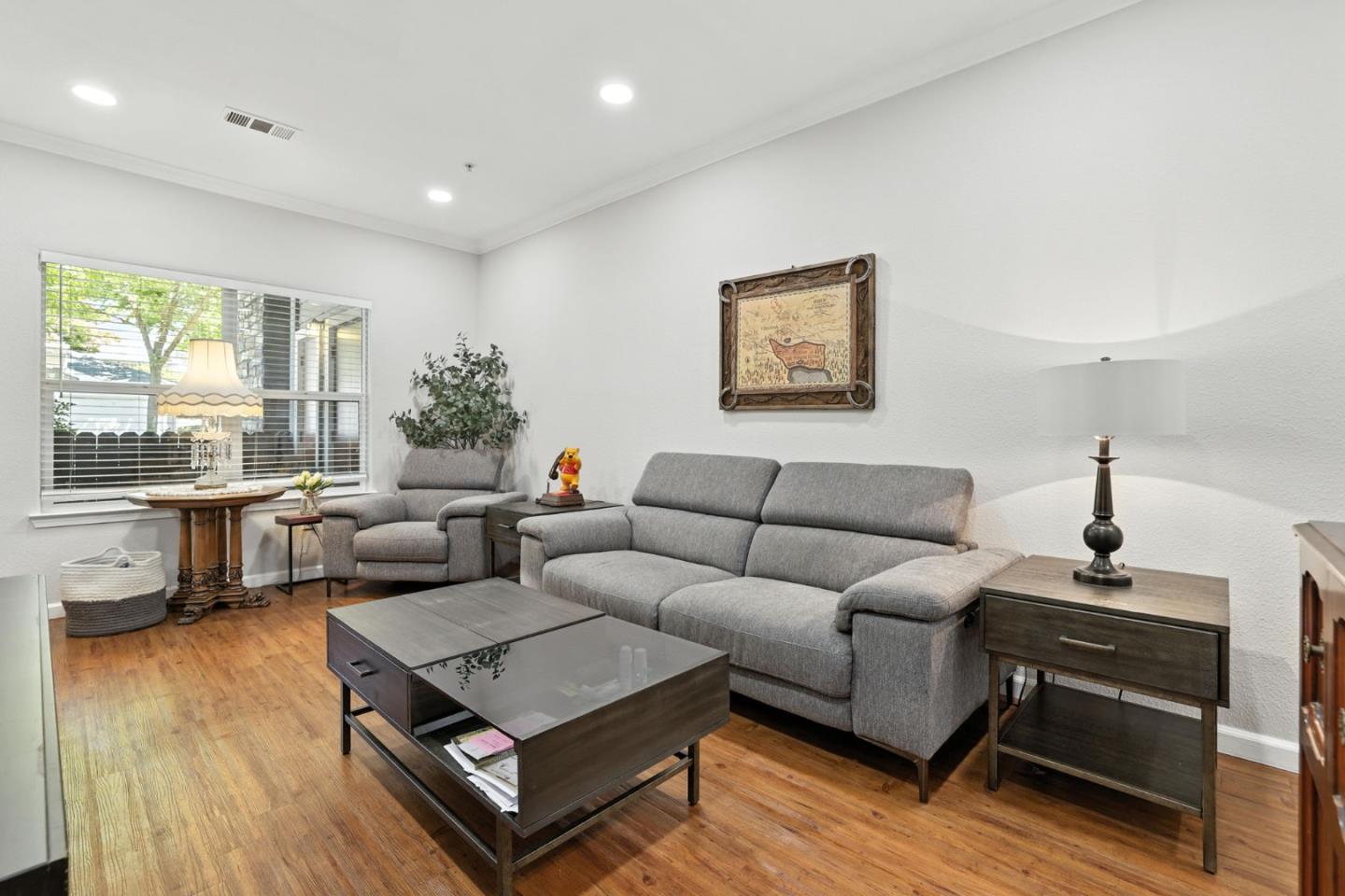Detail Gallery Image 5 of 38 For 8434 Walerga Rd #1011,  Antelope,  CA 95843 - 3 Beds | 2 Baths