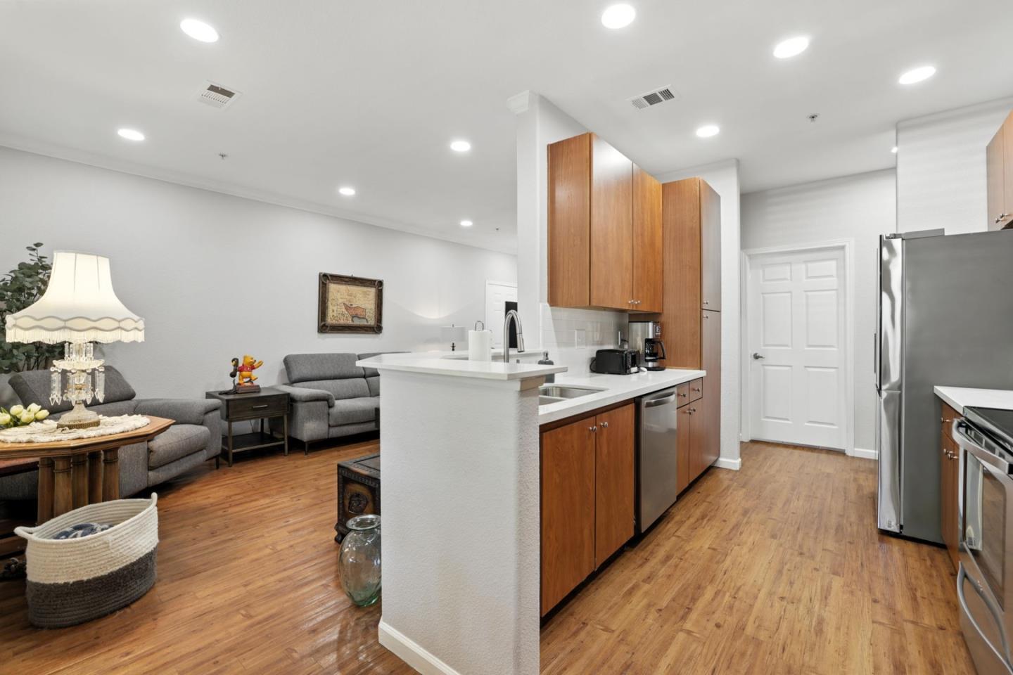 Detail Gallery Image 8 of 38 For 8434 Walerga Rd #1011,  Antelope,  CA 95843 - 3 Beds | 2 Baths
