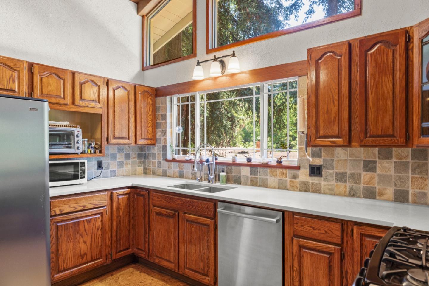 Detail Gallery Image 18 of 53 For 660 Dickinson Ave, Ben Lomond,  CA 95005 - 3 Beds | 2/1 Baths