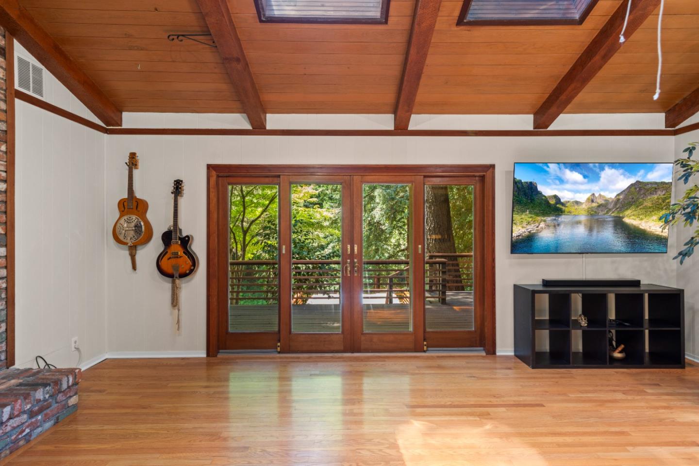 Detail Gallery Image 8 of 53 For 660 Dickinson Ave, Ben Lomond,  CA 95005 - 3 Beds | 2/1 Baths