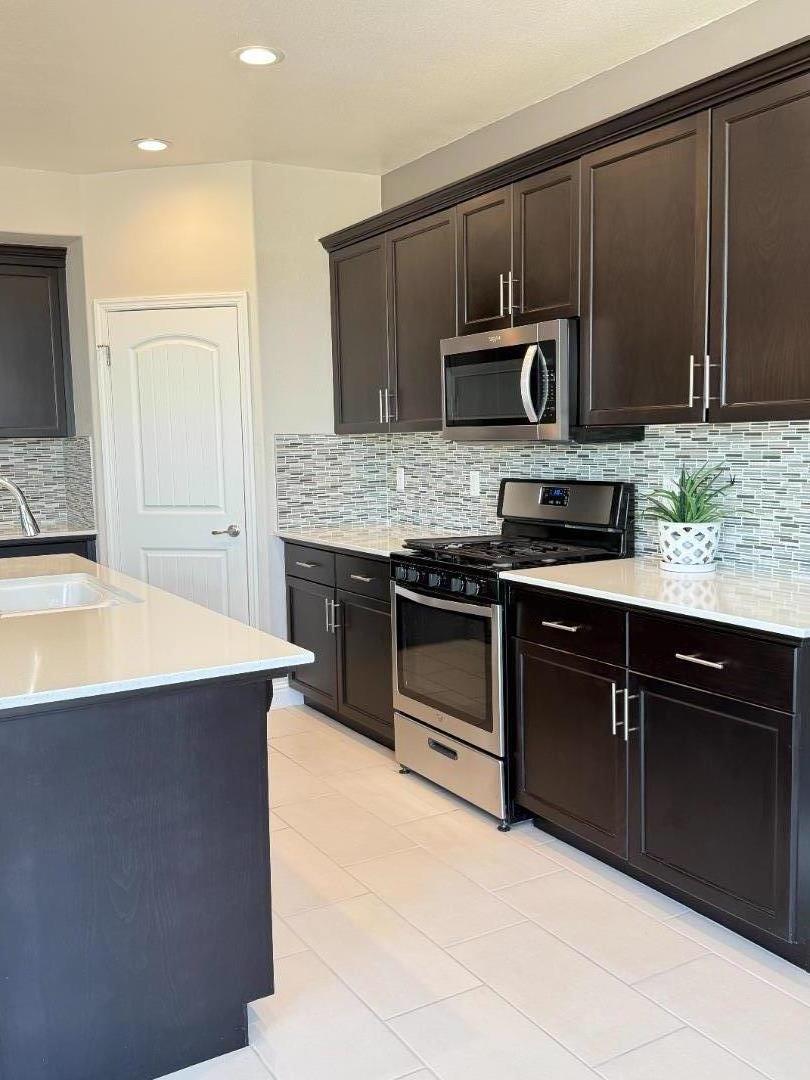 Detail Gallery Image 4 of 30 For 3963 Morris, Clovis,  CA 93619 - 4 Beds | 3 Baths