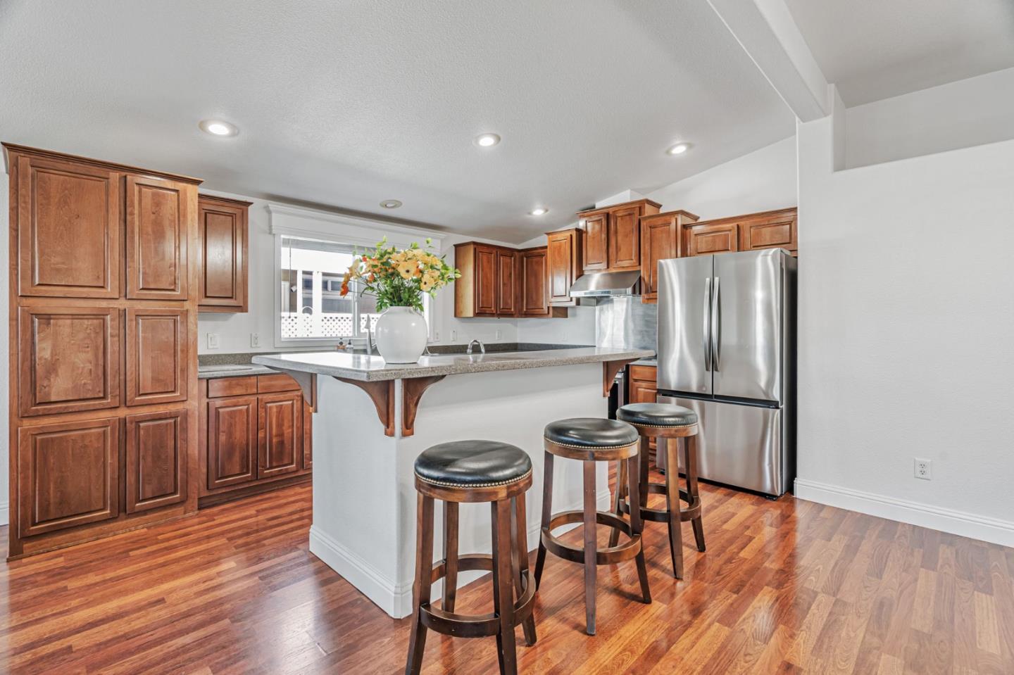 Detail Gallery Image 11 of 43 For 1085 Tasman Dr #816,  Sunnyvale,  CA 94089 - 3 Beds | 2 Baths