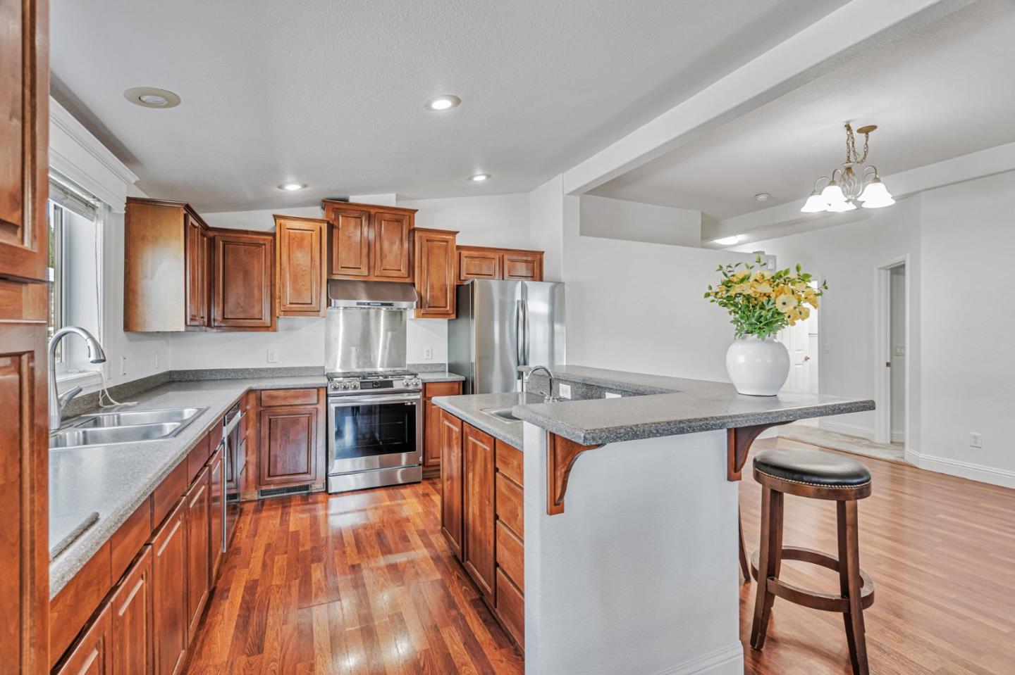 Detail Gallery Image 12 of 43 For 1085 Tasman Dr #816,  Sunnyvale,  CA 94089 - 3 Beds | 2 Baths