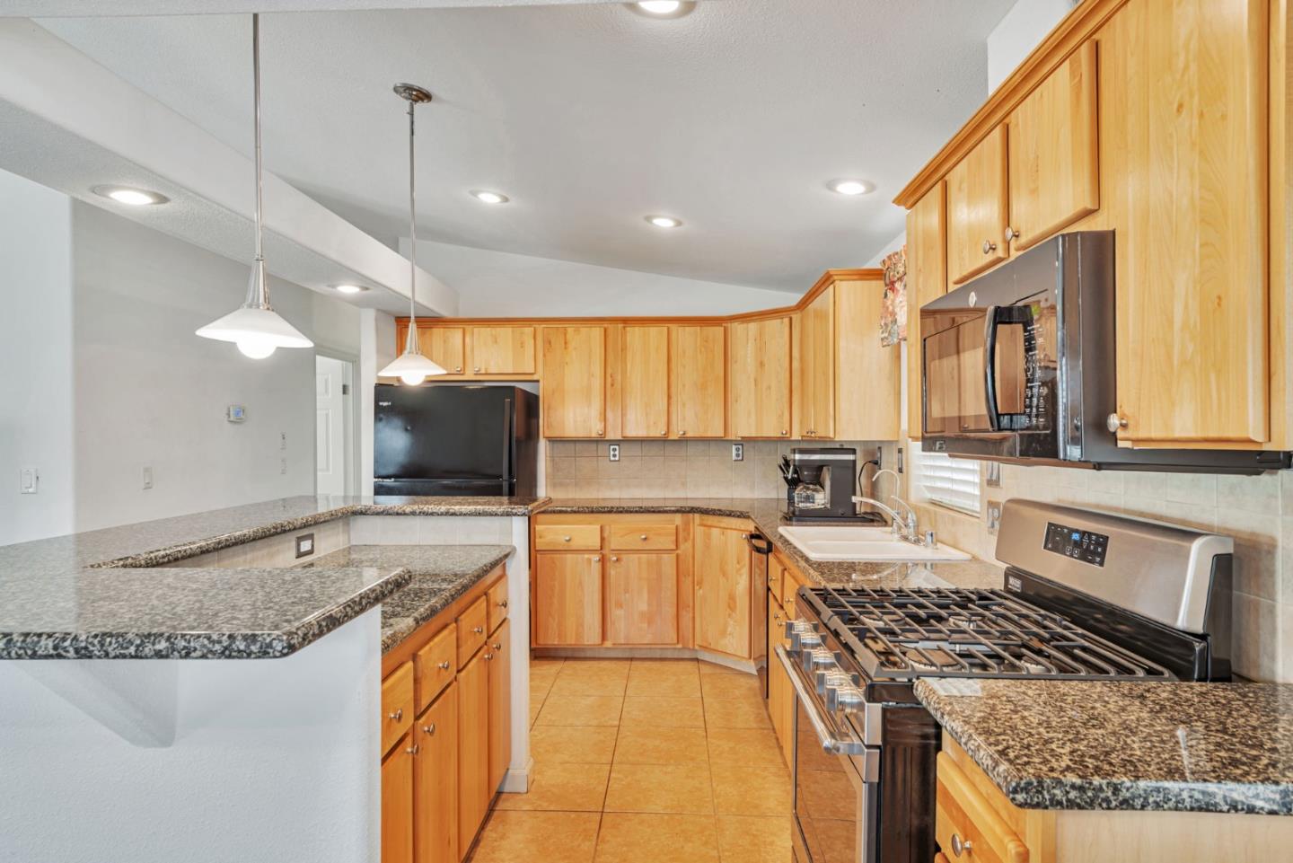 Detail Gallery Image 13 of 36 For 1085 Tasman Dr #405,  Sunnyvale,  CA 94089 - 3 Beds | 2 Baths
