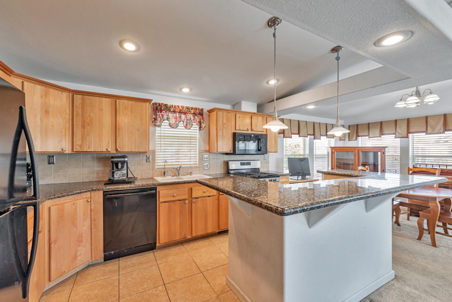 Detail Gallery Image 14 of 36 For 1085 Tasman Dr #405,  Sunnyvale,  CA 94089 - 3 Beds | 2 Baths