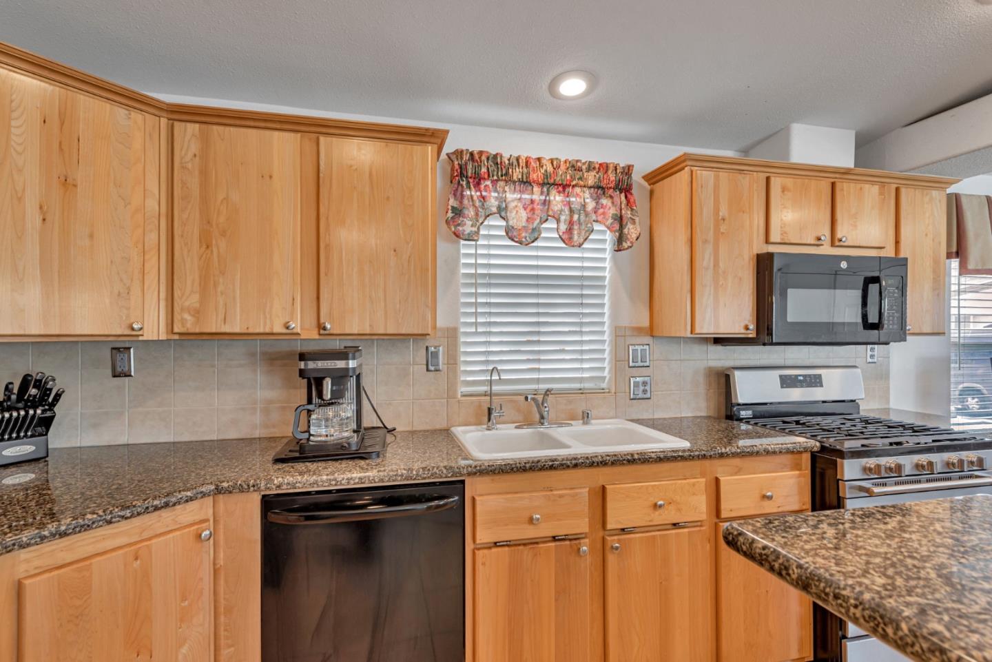 Detail Gallery Image 15 of 36 For 1085 Tasman Dr #405,  Sunnyvale,  CA 94089 - 3 Beds | 2 Baths