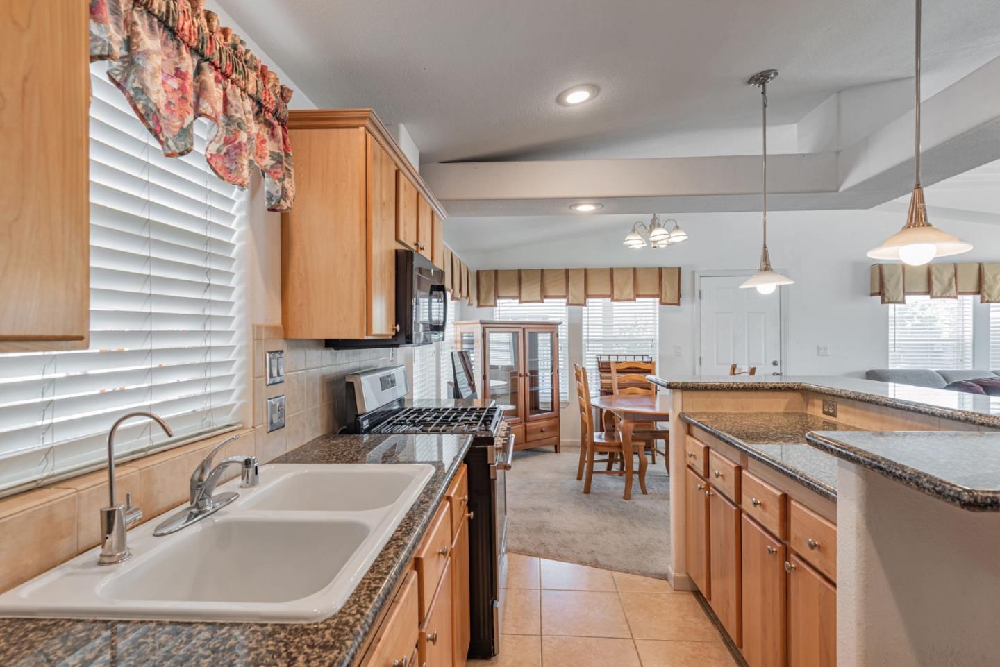 Detail Gallery Image 16 of 36 For 1085 Tasman Dr #405,  Sunnyvale,  CA 94089 - 3 Beds | 2 Baths