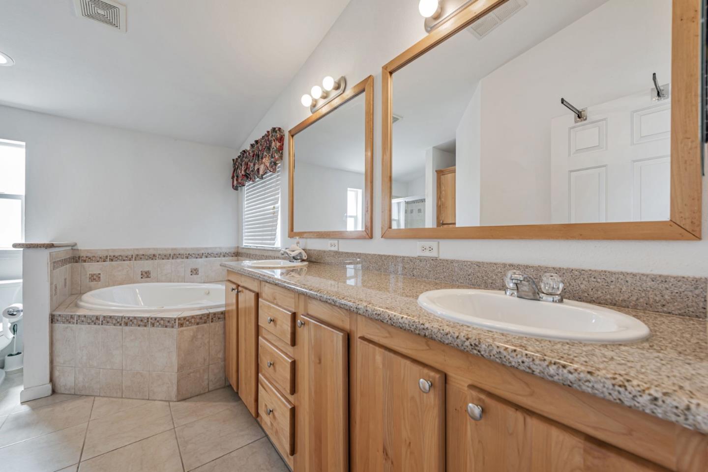 Detail Gallery Image 34 of 36 For 1085 Tasman Dr #405,  Sunnyvale,  CA 94089 - 3 Beds | 2 Baths