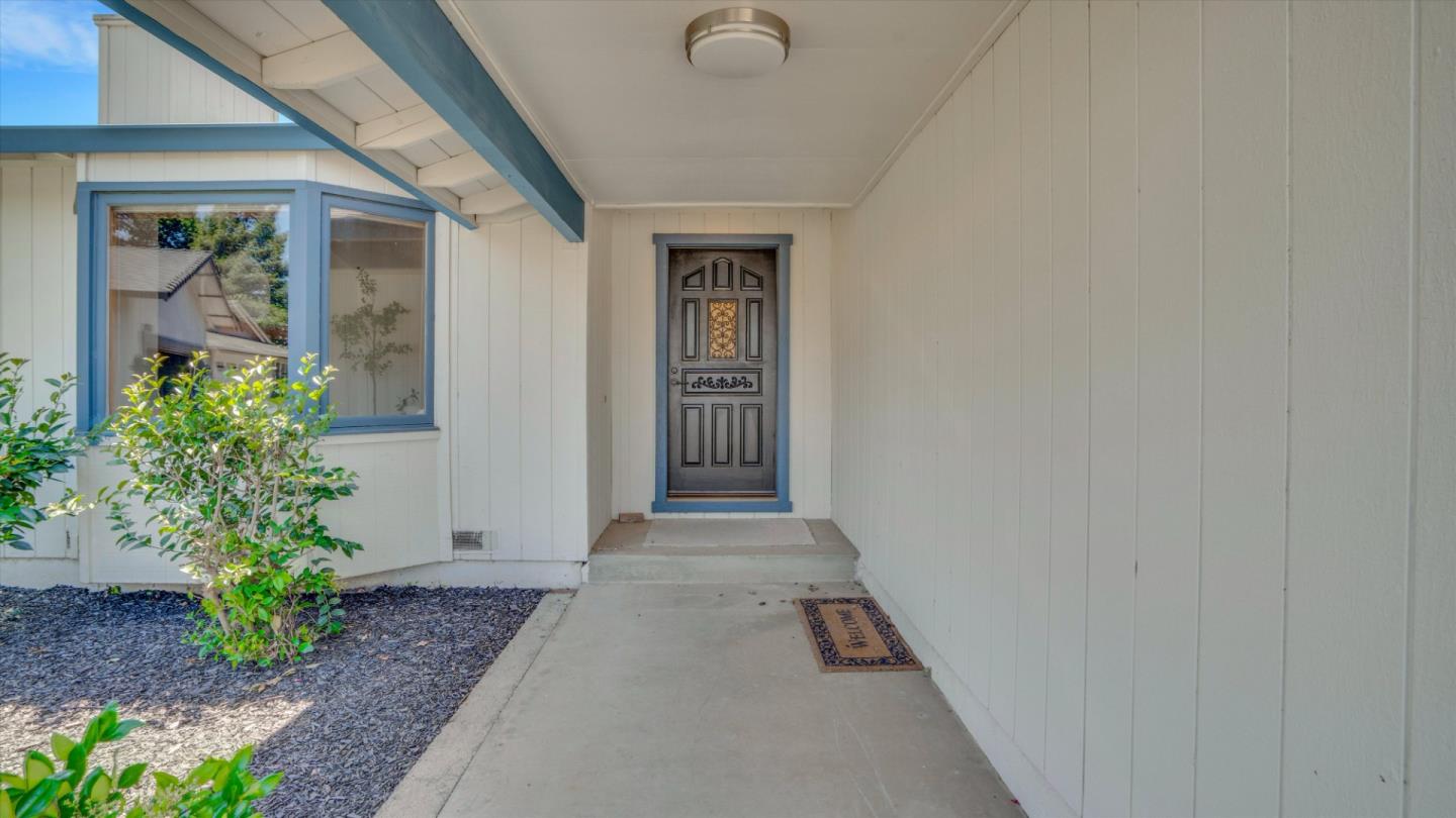 Detail Gallery Image 4 of 34 For 17245 James Lex Ln, Morgan Hill,  CA 95037 - 3 Beds | 2 Baths