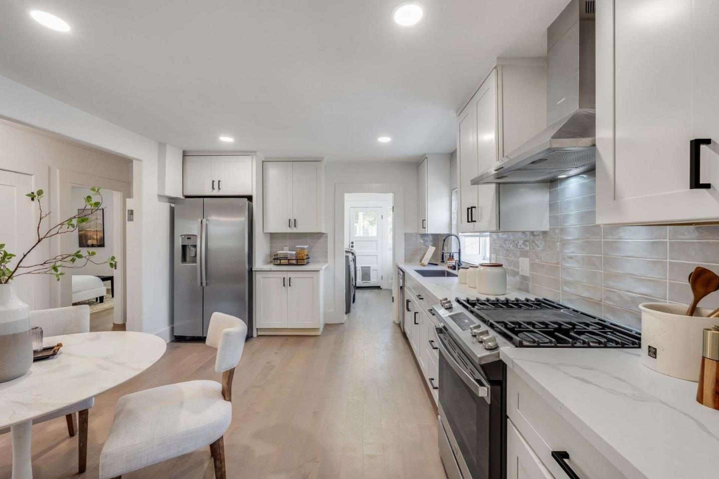 Detail Gallery Image 12 of 42 For 511 Pacheco Ave, Santa Cruz,  CA 95062 - 3 Beds | 3 Baths