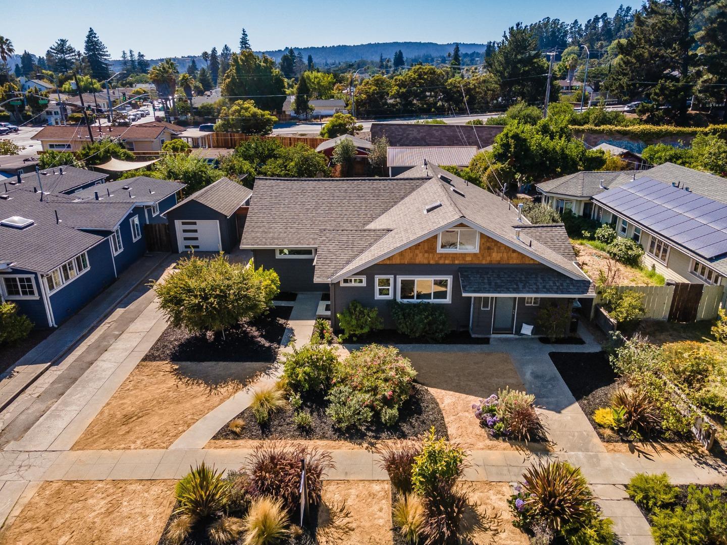 Detail Gallery Image 2 of 42 For 511 Pacheco Ave, Santa Cruz,  CA 95062 - 3 Beds | 3 Baths