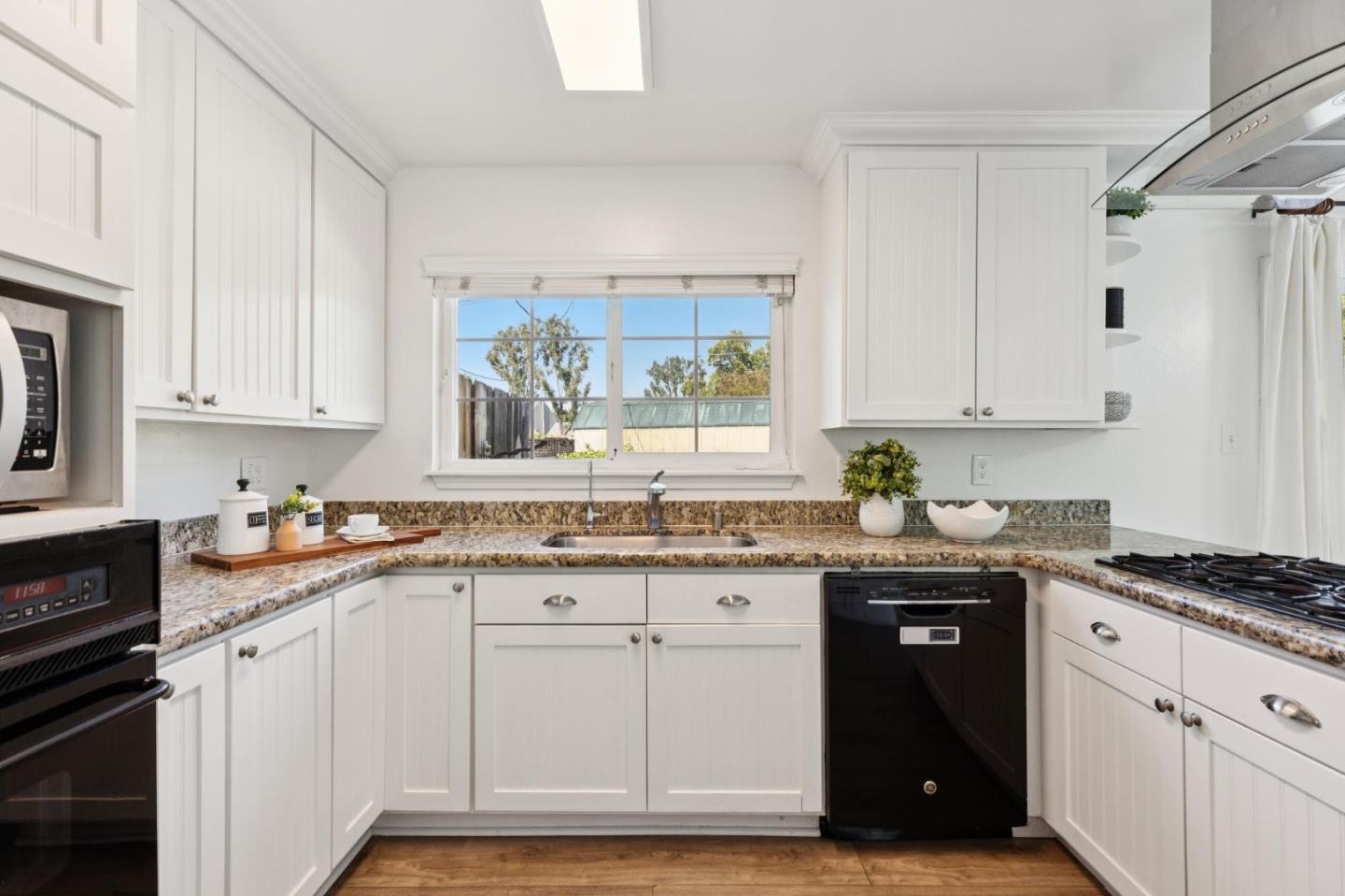 Detail Gallery Image 16 of 45 For 7527 Sutton Ln, Dublin,  CA 94568 - 3 Beds | 2 Baths