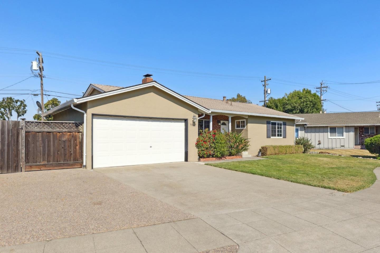 Detail Gallery Image 2 of 45 For 7527 Sutton Ln, Dublin,  CA 94568 - 3 Beds | 2 Baths